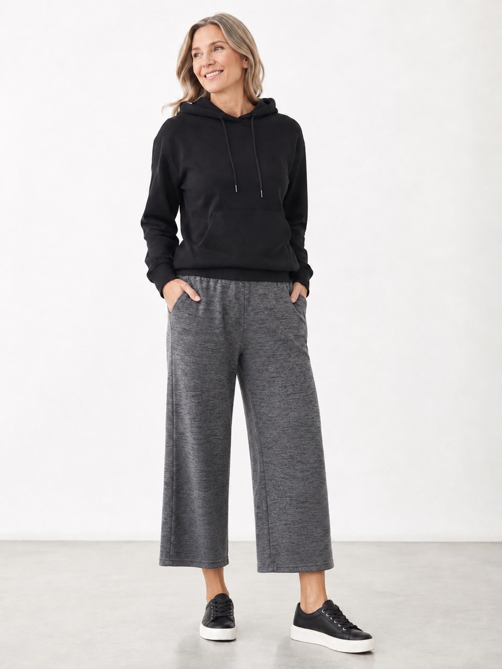 Under Armour sweat pants  fleece lined wide leg womens size LG short/ankle